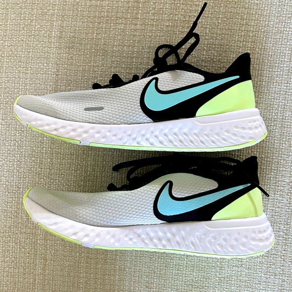 Nike Revolution Running Shoes - Picture 6 of 7